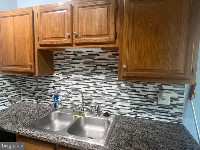 Building Photo - 205 Cross Pointe Ct