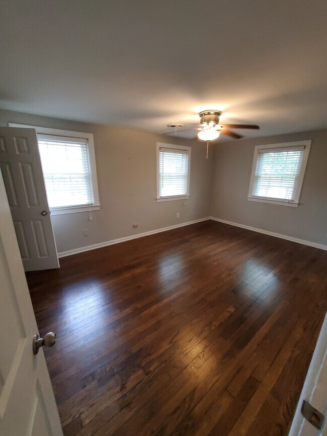 Front bedroom - 901 Saint Marys St