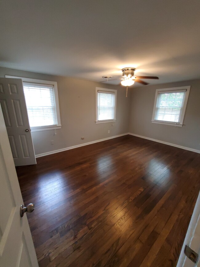 Front bedroom - 901 Saint Marys St