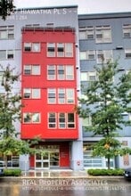 Building Photo - 827 Hiawatha Pl S