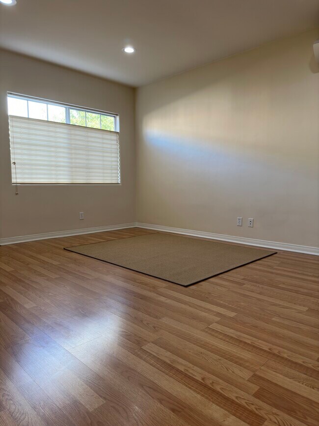Living Room - 2144 S Redondo Blvd