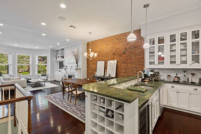 Building Photo - 283 Beacon St