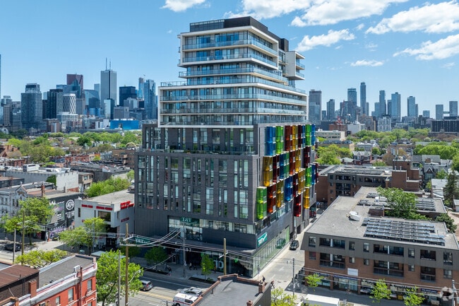 The College Condiminium At Spadina