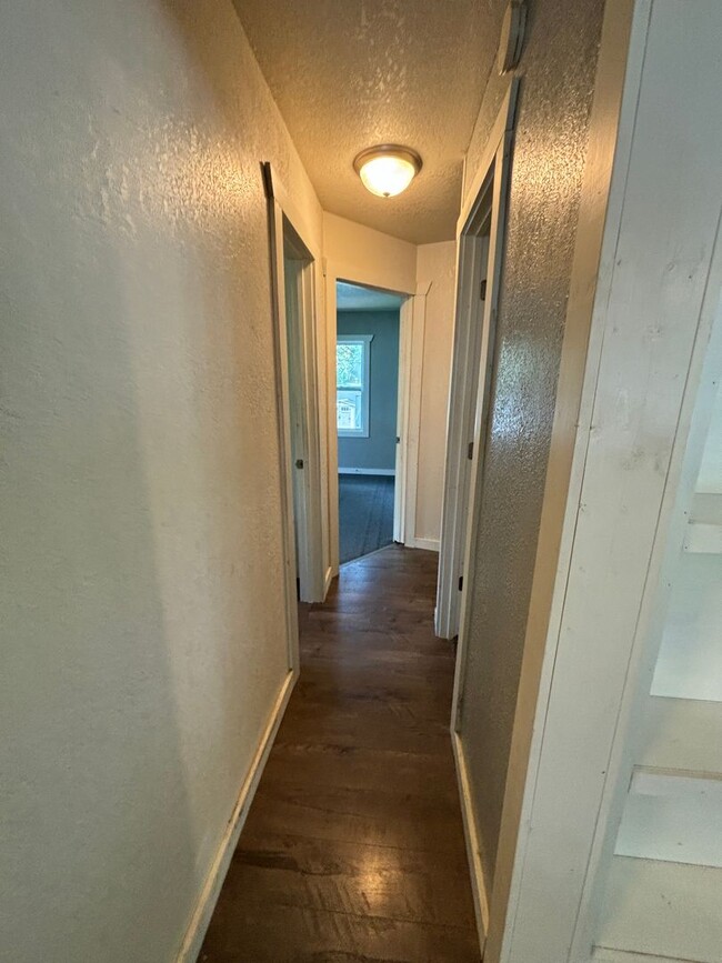 Building Photo - 2 bedroom, 1 bathroom home