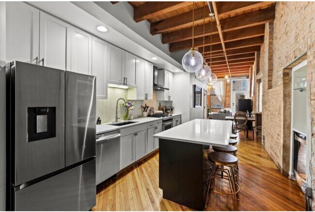 Foto del edificio - 616 W Fulton St