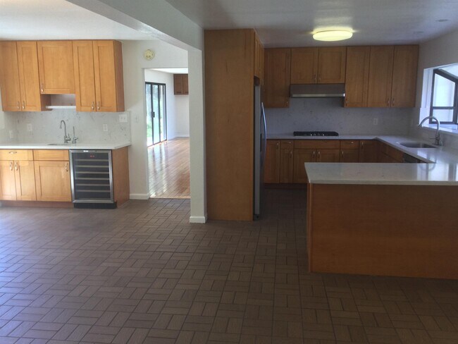Building Photo - 55 Del Monte Dr