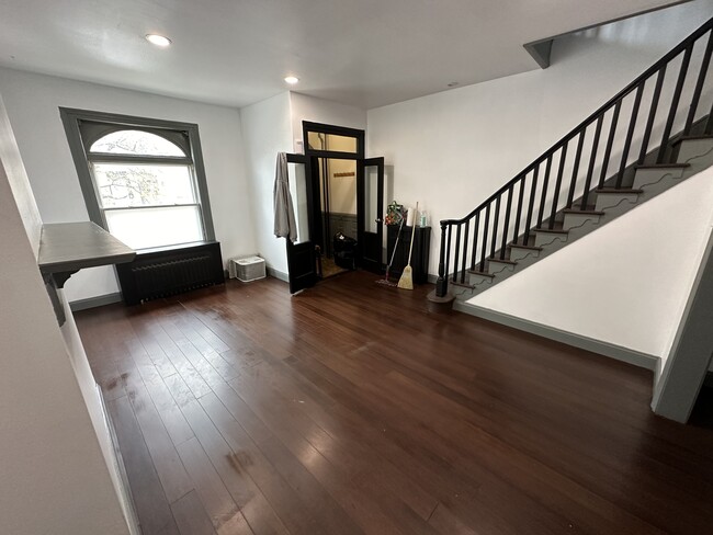Building Photo - 1250 N 29th St