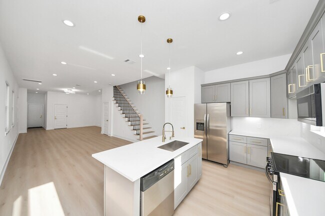 Building Photo - 8601 Amadwe St