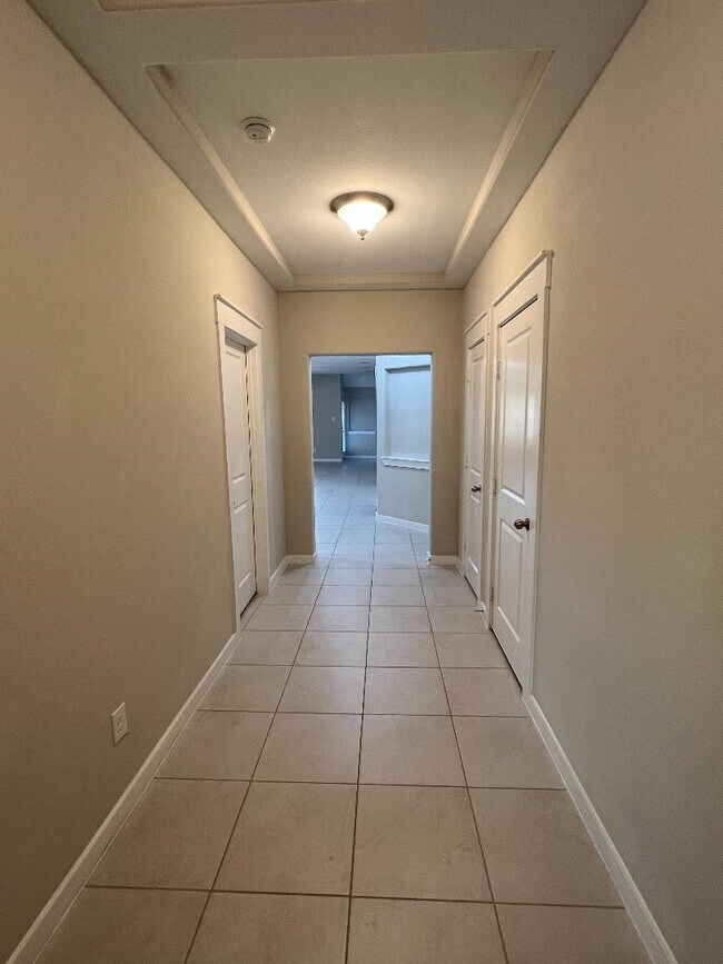 Building Photo - 218 Sintra Lk Wy