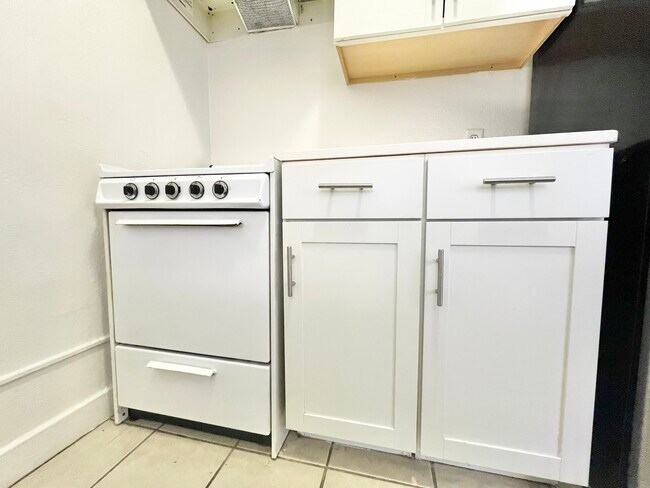 Building Photo - 1737 N Gramercy Pl