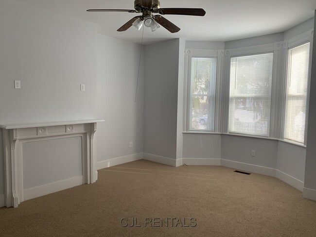 Building Photo - 275 Crescent St