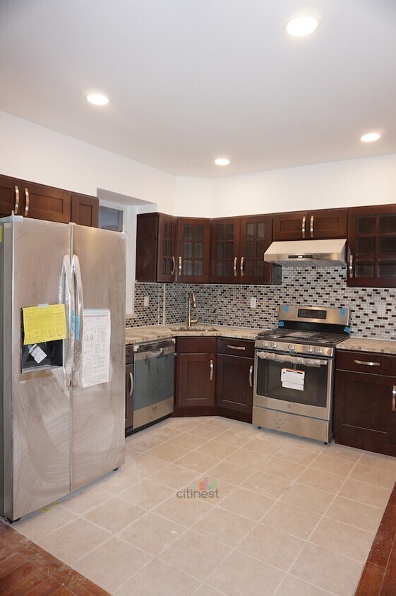 Foto principal - 97 Gelston Ave