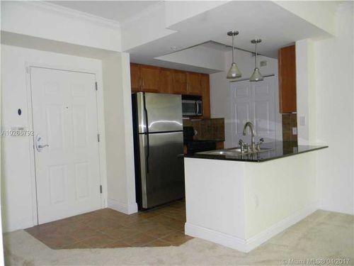 Building Photo - 2000 N Bayshore Dr