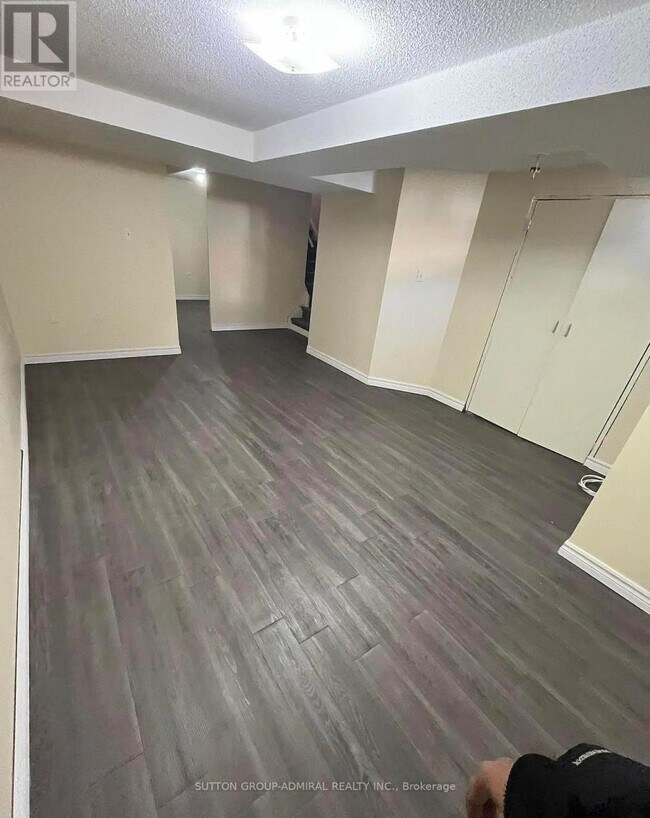 Photo du bâtiment - 27 Frost King Ln