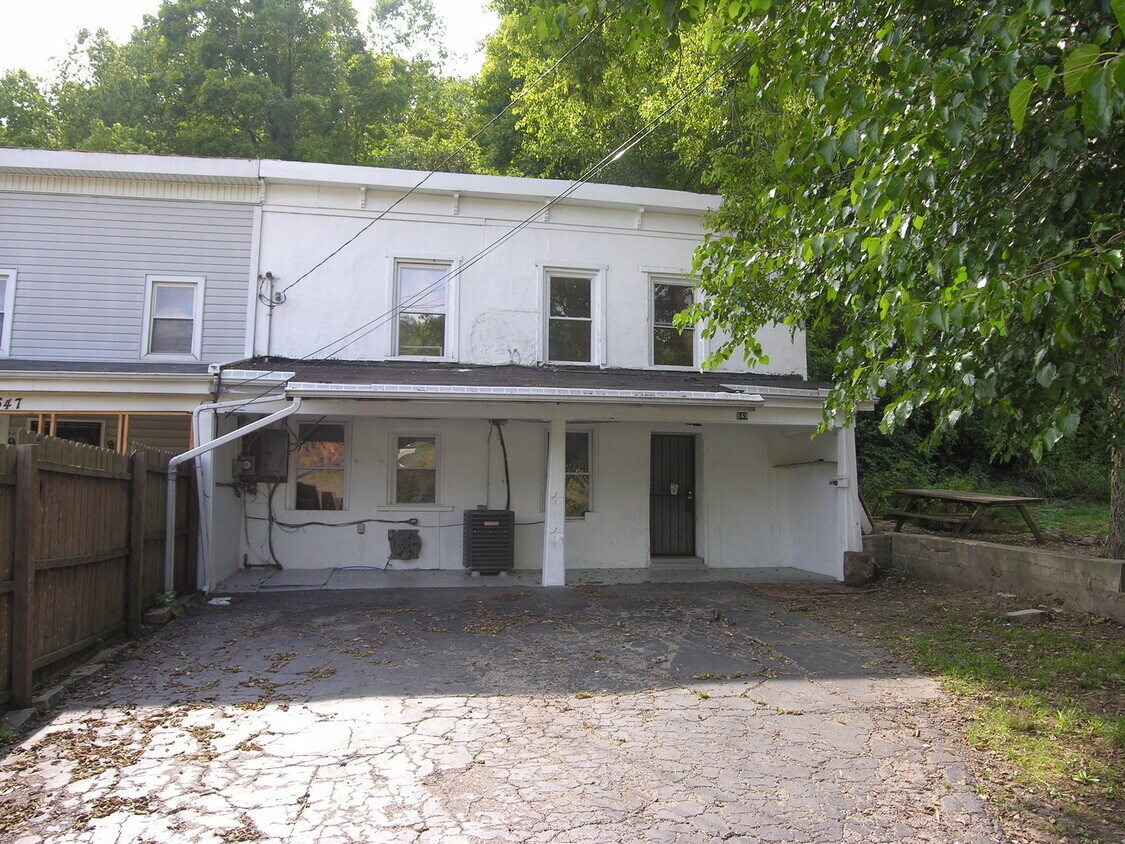 Foto principal - Home with Central Air Next to Park