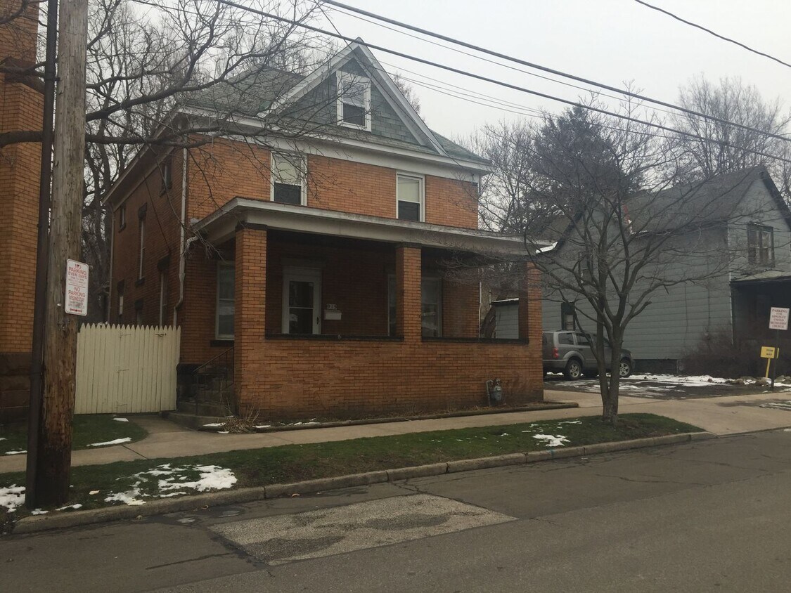 Primary Photo - 915 Cranberry St