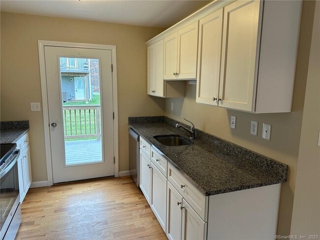 Building Photo - 27 Tridell Dr
