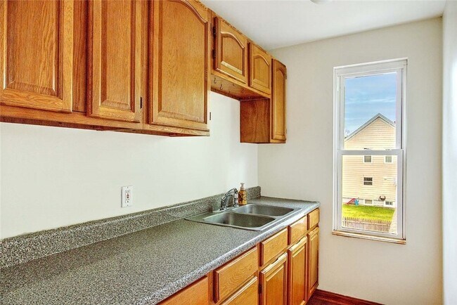 Foto del edificio - 137 Hunts Ave