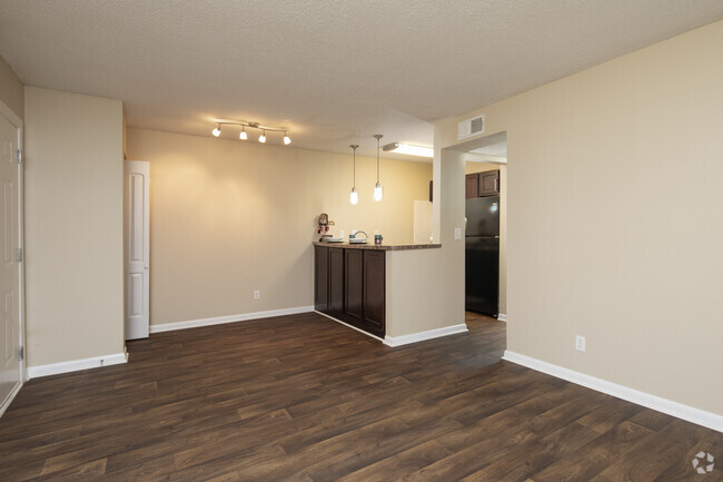 1 bed, 1 bath, 750 sq ft - Fern Parc