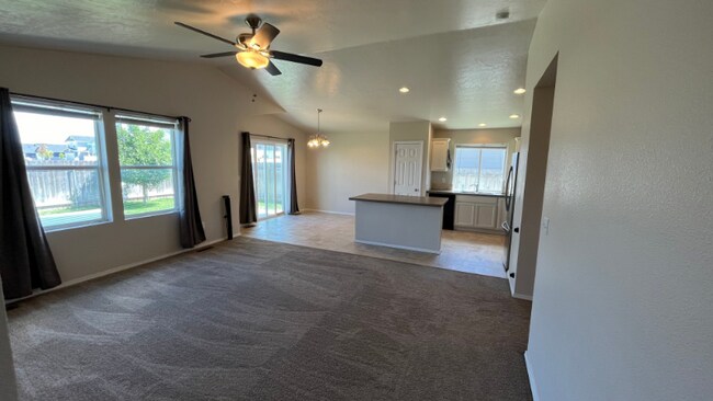 Foto del edificio - 17606 Mountain Springs Ave