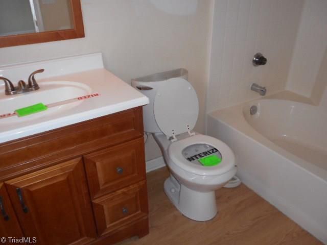 Building Photo - COMING SOON 3 BEDS/2 BATHS!