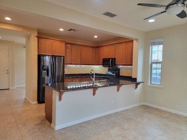 Foto del edificio - 3 Bedroom 3 bath house with a loft for rent in Folsom in the Parkway.  Solar & 240V Electric Car ...