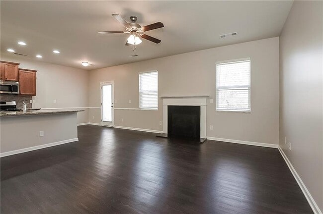 Building Photo - 607 Royal Crest Ct