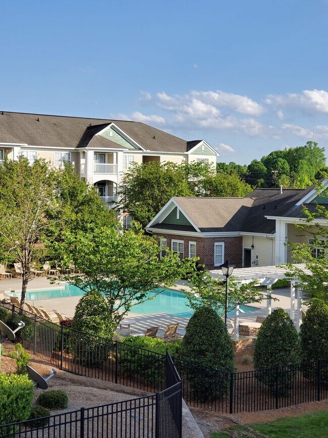 Building Photo - Available Now 2 bedroom 2 bathroom