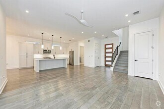Building Photo - 7008 Boyle Dr