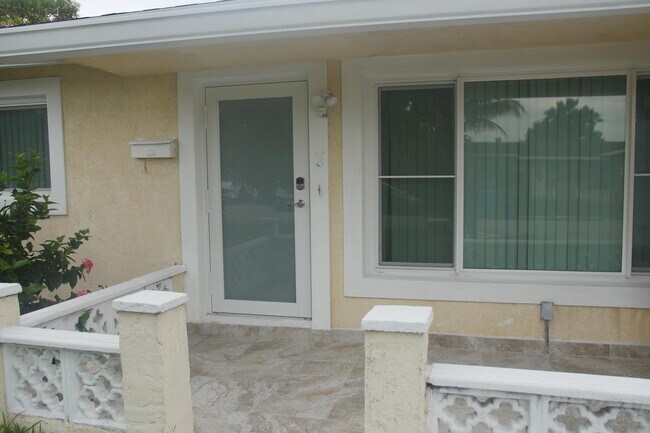 Building Photo - 871 SW 63rd Terrace