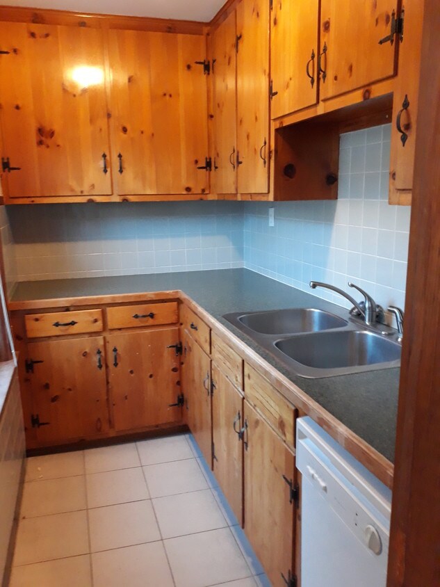 Kitchen - 19 Tatman St