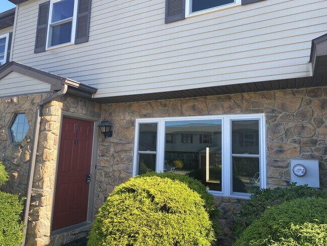Building Photo - 212 Magnolia Dr