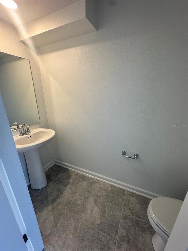 Building Photo - 2772 Pierr St