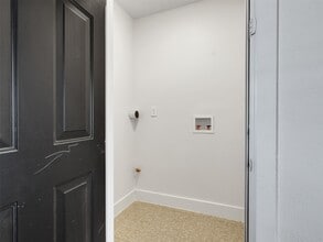 Building Photo - 7626 Pecan Villas Dr