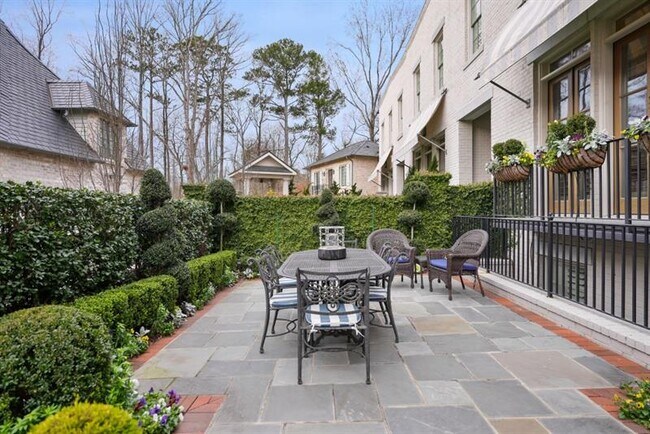 Building Photo - 218 Calypso Cir NW