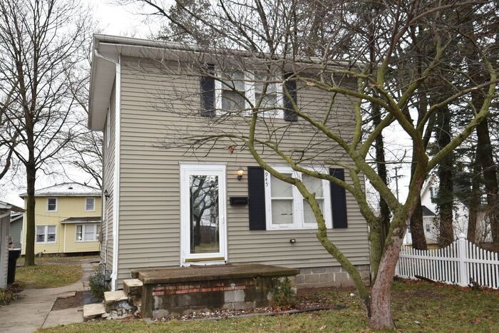 Primary Photo - Close to IUSB Campus and Farmer's market.
