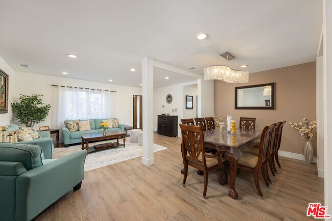 Foto del edificio - 17332 Bullock St