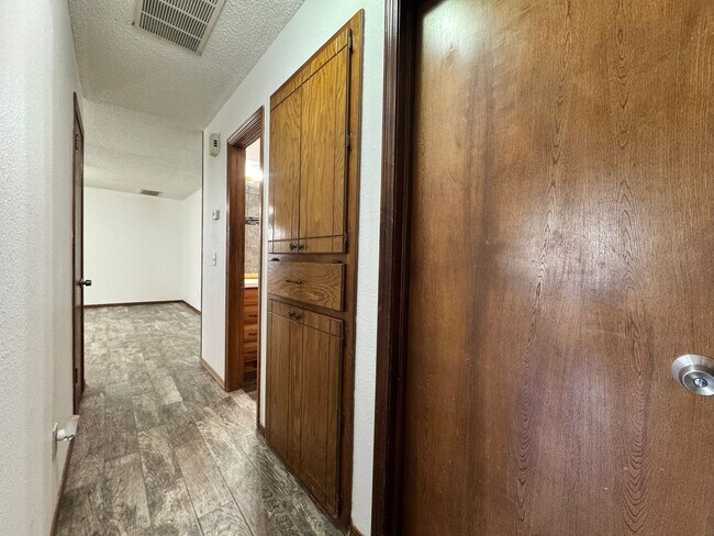 Foto del edificio - 3 Bedroom, 2 bath, 2 car garage home avail...