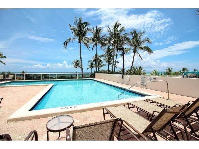 Primary Photo - 5757 Collins Ave