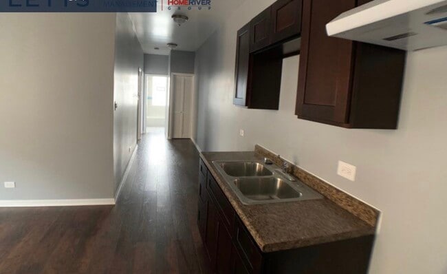 Building Photo - 357 E 55th Pl