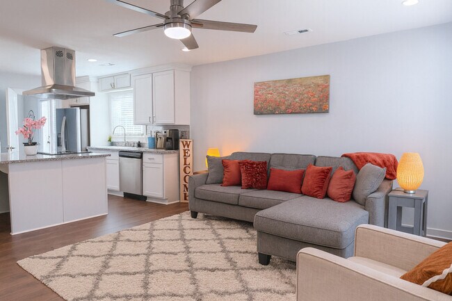 Foto del edificio - 445 Short Hills Dr