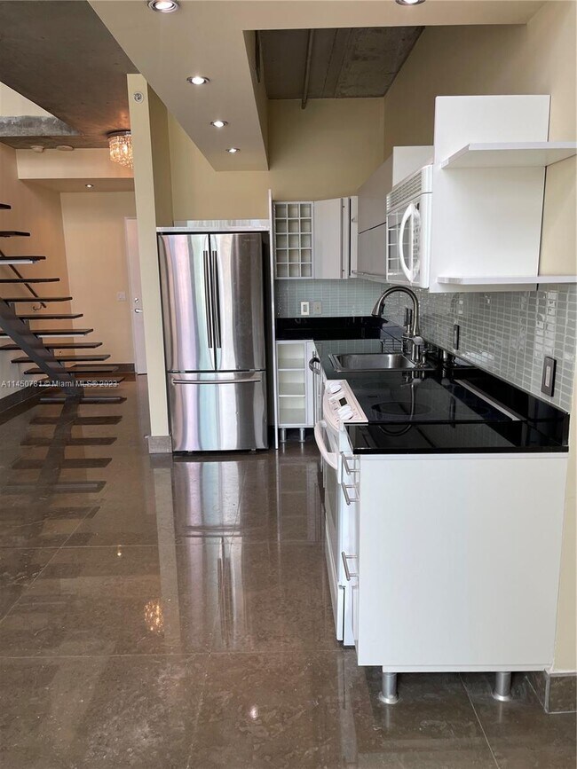 Foto del edificio - 690 SW 1st Ct