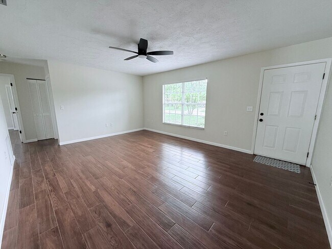 Foto del edificio - 3-Bed/2-Bath Sarasota Gem: Private Pool & Central Location!!