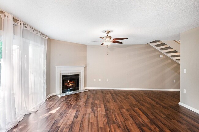 Foto del edificio - 7811 Falcon Rest Cir