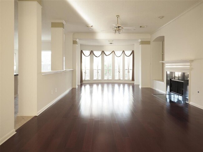 Foto del edificio - 3310 E Overdale Dr