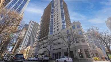 Building Photo - 33 W Delaware Pl