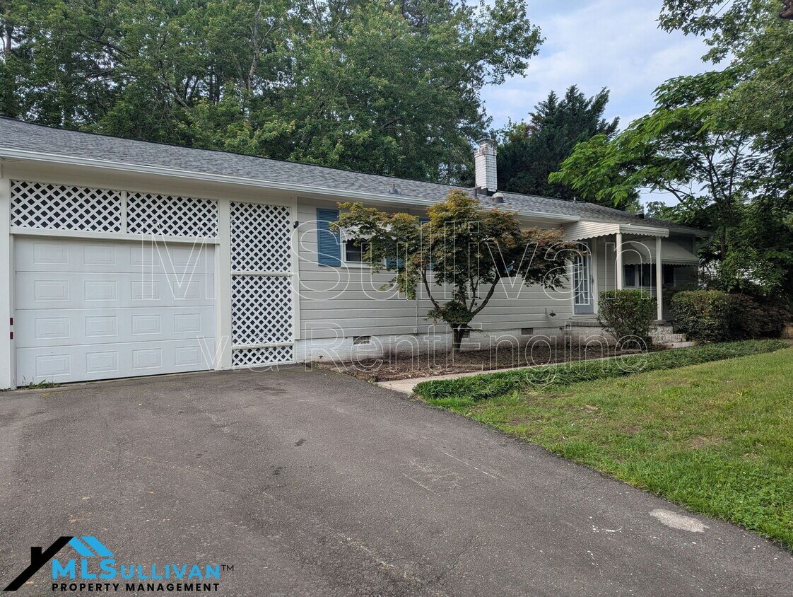Primary Photo - 2310 Lindmont Ave