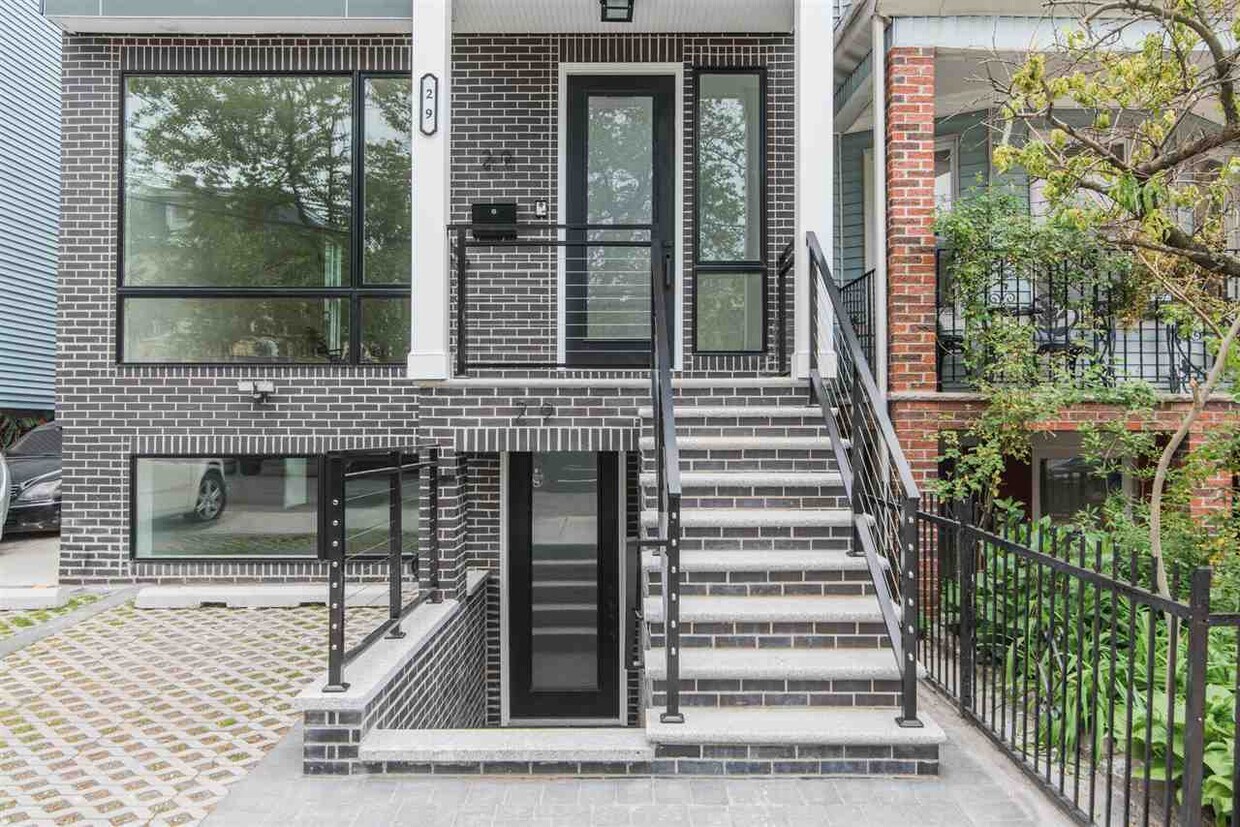 Primary Photo - 29 Gardner Ave