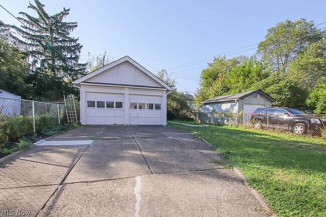 Building Photo - 12716 Thornhurst Ave