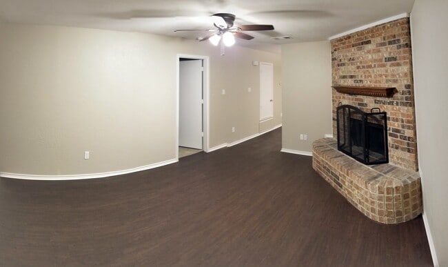 Living room - 1919 Tanglewood Dr